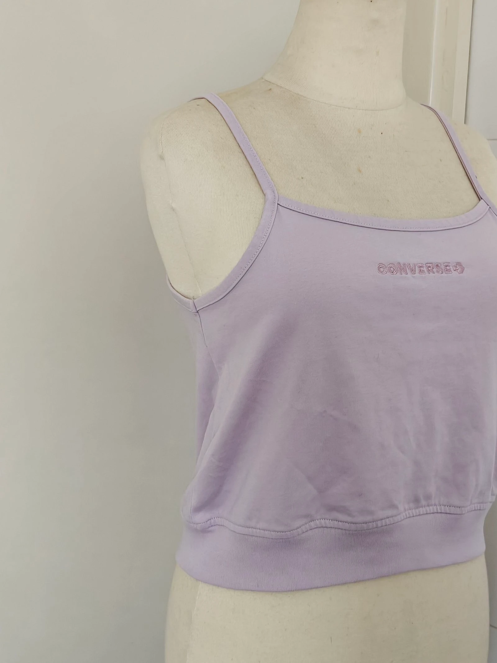 Top cropped lilá de spaghetti da Converse, tamanho M – photo 2